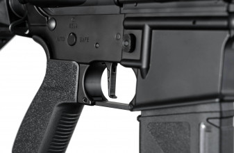 Photo LE2042-8.jpg Réplique AEG AR15 CQB FE Arcturus